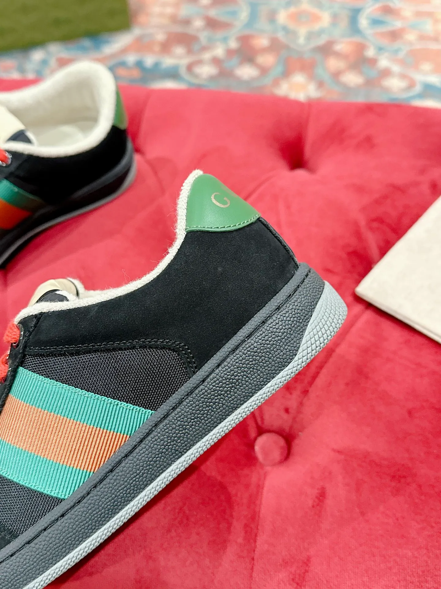 👟👟Ex-factory price 560👟👟 Men ➕10 Gucci————Purchase version GG series distressed dirty shoes-hot style is coming! 9 times out of 10 sales, you will definitely get the money. Ready stock! Spot goods! Spot goods! New colors added - the ultimate version on the market! Purchase the original version and develop it... fabric, material, outsole, and details can be compared at will! Open-mold Swarovski one-to-one replica rhinestone chain...Metal cherry pendant...Metal double G crystal cylindrical mark...Gucci original customized narrow webbing...Super flash series - flash diamond chain. The cherry decoration is detachable and can be changed into two to match with each other to show your personality. Exclusive color-brushed cowhide fabric. Hand-made distressed is very textured and has a sense of luxury! The details of the workmanship can be seen in the drawings, and no line is missed. The original terry cloth is delicate, soft and more comfortable and breathable. The privately stamped two-color original TPU outsole (lower layer is wider and the upper layer is narrower). Matching packaging⭐️ Size: Female 35-40 Male 39-44 (Female 41 Male 45 customized)